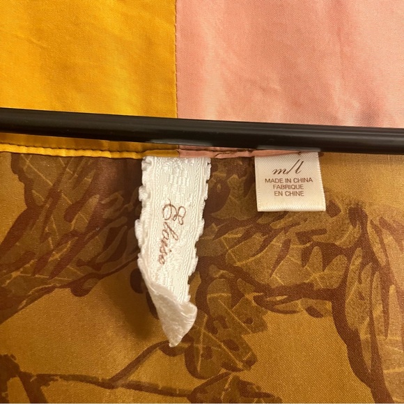 Anthropologie Eloise Till Blush Of Night Tallulah Bird & Floral Kimono
Robe - Picture 6 of 8